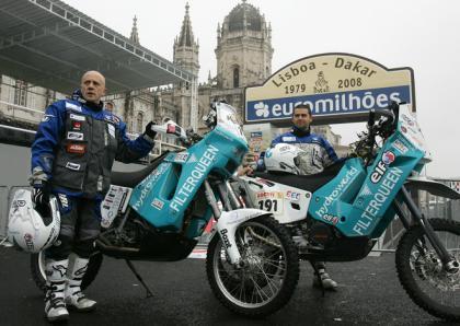 Dos pilotos portugueses se resisten a no seguir con la aventura del Dakar