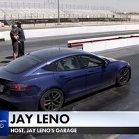 ¡Brutal! El Tesla Model S Plaid bate el récord de aceleración en el cuarto de milla con Jay Leno al volante 