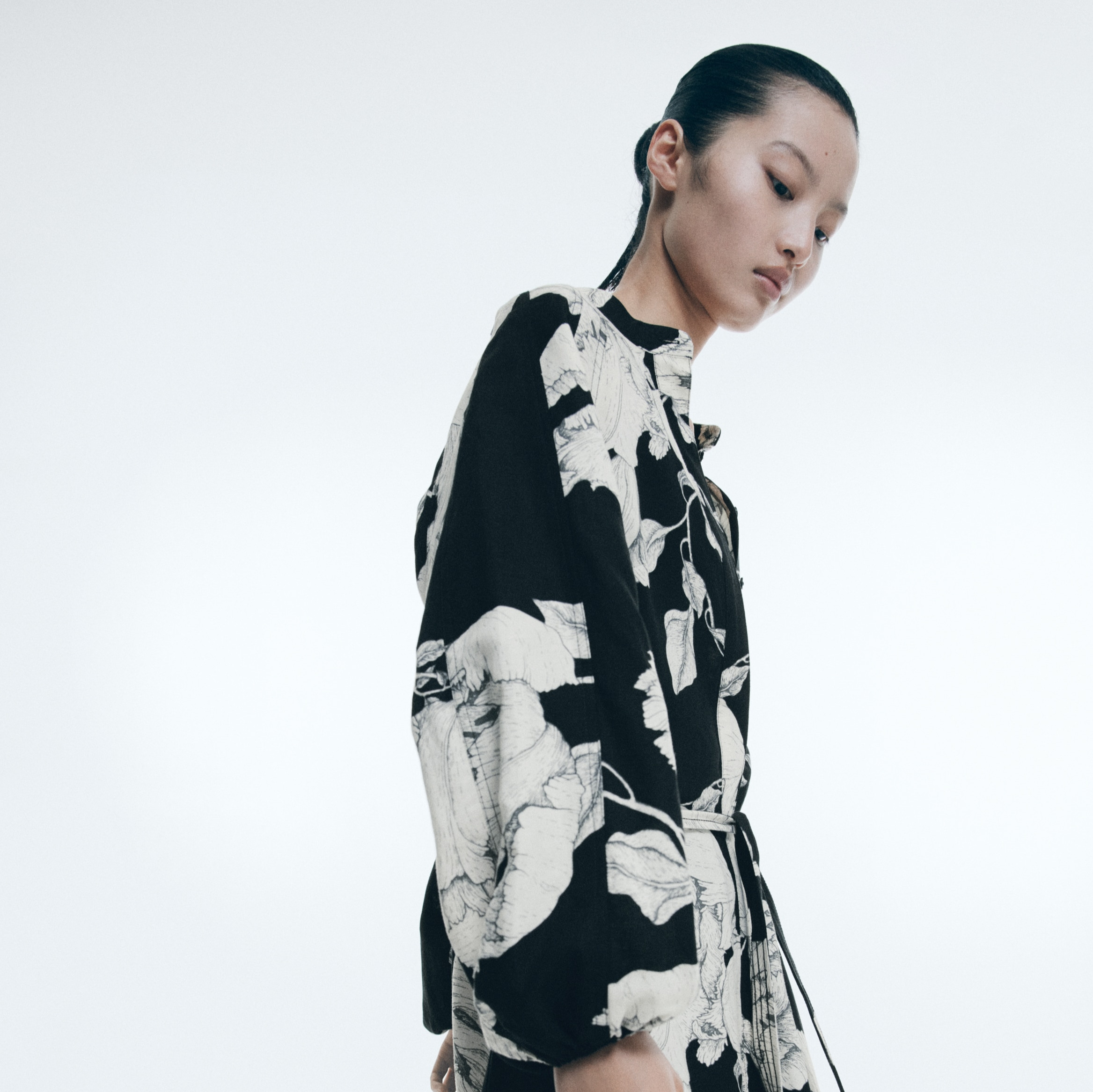 Vestido en mezcla de lino con cinturón de anudar