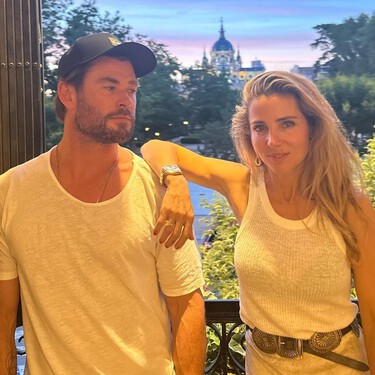 Elsa Pataky, 49 años: "Mis hijos aguantan una semana en Madrid como mucho. Se suben por las paredes, están acostumbrados a correr y saltar en Australia" 
