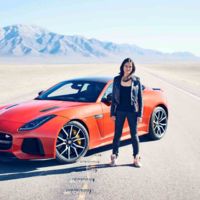 Michelle Rodríguez alcanza los 323 km/h en el  nuevo Jaguar F-TYPE SVR