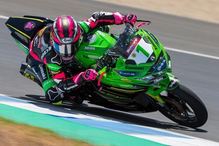 La campeona Ana Carrasco gana en Misano su primera carrera de la temporada en Supersport 300