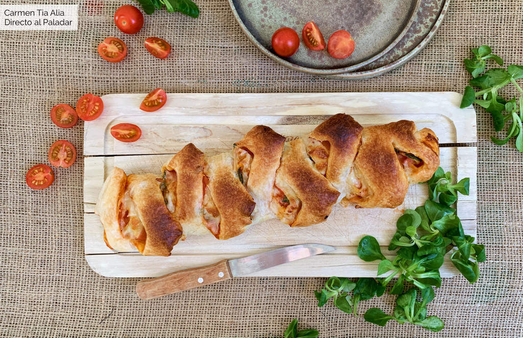 Espiga de hojaldre rellena de jamón y queso, vídeo receta fácil y rápida (lista en 20 minutos) 