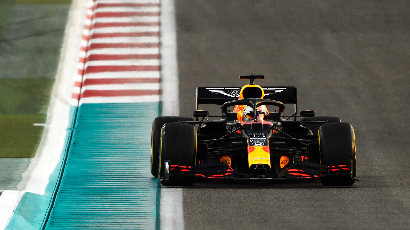 Max Verstappen se disfraza de Mercedes para arrasar en la última carrera de Fórmula 1 en 2020