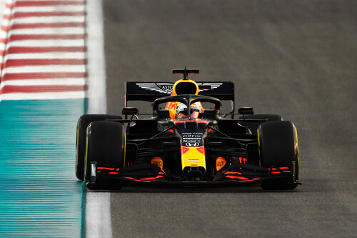 Max Verstappen se disfraza de Mercedes para arrasar en la última carrera de Fórmula 1 en 2020