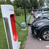 Alemania está negociando con Tesla para que compartan con todos los usuarios de coches eléctricos su red de supercargadores 