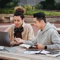 Las pymes y autónomos que contraten jóvenes menores de 30 años recibirán una bonificación de 275 euros durante tres años 