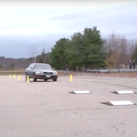 La increíble suspensión Bose era tan innovadora que permitía al coche saltar obstáculos, como en este vídeo