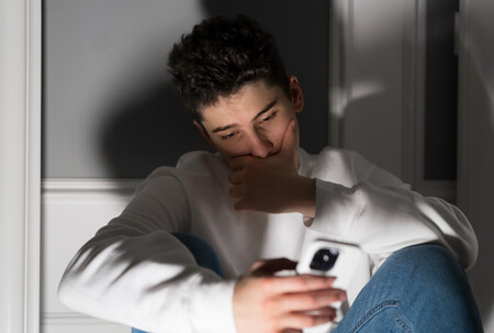 adolescentes se sienten aislados y les cuesta tener citas románticas