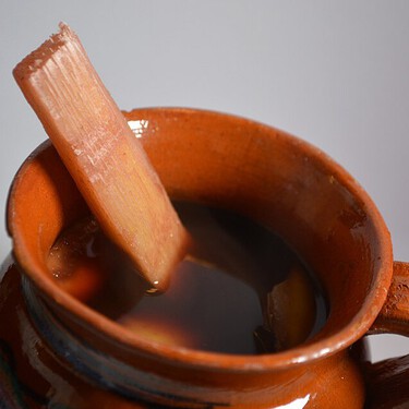 Cómo hacer ponche de frutas tradicional con un ingrediente económico que hace la diferencia en sabor y que pocos usan