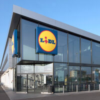 El viernes, 11 de septiembre, llegará a Lidl la lámpara LED con cuello de cisne que es perfecto para el rincón de lectura 