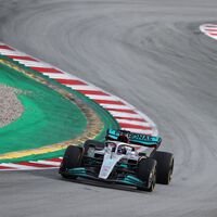 Desastre en Alpine: el motor de Fernando Alonso revienta en una sesión liderada por Lewis Hamilton y Mercedes