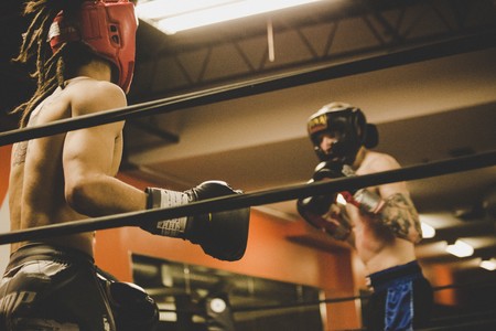 Los beneficios que puedes obtener al sumar el kickboxing a tu entrenamiento