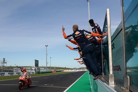Felicidad en Honda: Marc Márquez ganó de derechas, Pol Espargaró se estrena en el podio y primer doblete en MotoGP desde 2017
