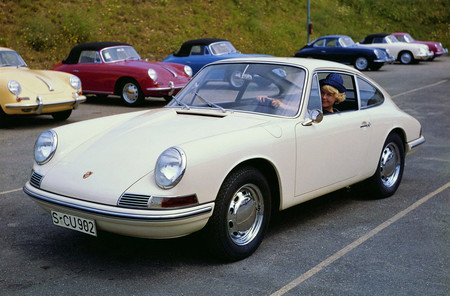 Ya puedes tener un localizador en tu Porsche clásico, y te lo ofrece la propia marca