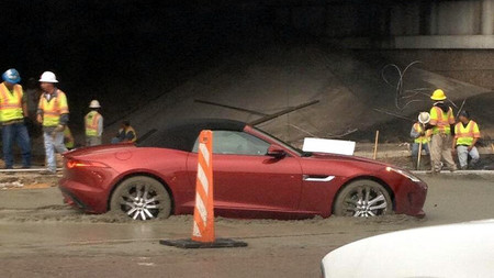 Dolorpasión™: Jaguar F-Type con zapatos de hormigón, pero no ha sido cosa de la mafia