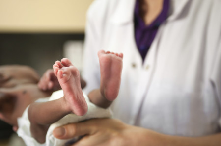 Indignación en Italia por el caso de un bebé de 14 meses que pesaba como uno de tres (¿por una dieta vegana?)