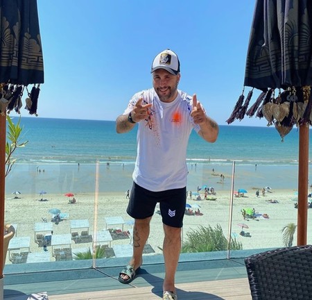 Kiko Rivera se da un caprichito y pasa sus vacaciones en una villa de lujo a lo 'pop-star' internacional