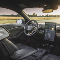 Los autos del futuro están aquí, pero sus dueños siguen sin entenderlos, y prefieren desactivar su tecnología