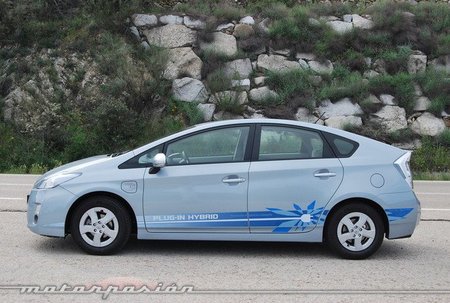Toyota Prius Plug-in contra Chevrolet Volt y Nissan Leaf: el amperio contraataca