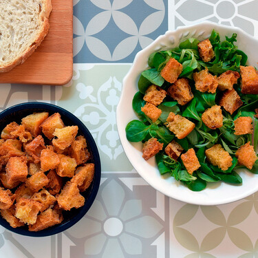 Esta es la mejor forma de cocinar croutons o picatostes (y 17 recetas en los que utilizarlos)