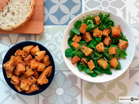 Esta es la mejor forma de cocinar croutons o picatostes (y 17 recetas en los que utilizarlos)