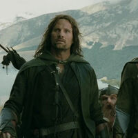 Trataron de ocultarla por todos los medios, pero hay dos segundos de El Señor de los Anillos: Las Dos Torres donde se ve a Arwen luchando en Helm