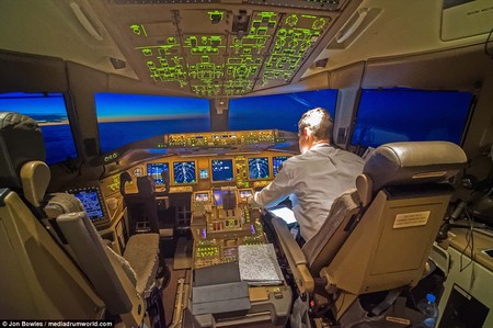 Así de espectaculares se ven las principales ciudades de noche desde un avión