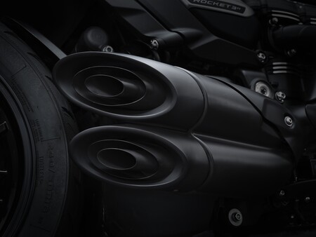 Triumph Rocket 3 R Black 2021 017