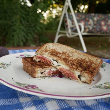 Este sándwich me permite estirar el final del verano en la cena con su ingrediente estrella: los higos 
