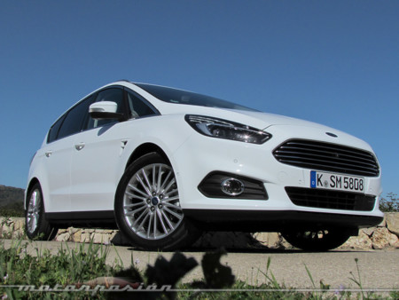 Ford S-MAX 2015, más tecnología, seguridad y comodidad