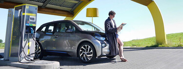 Llevo una década probando coches eléctricos. Cargar fuera de casa sigue siendo un infierno