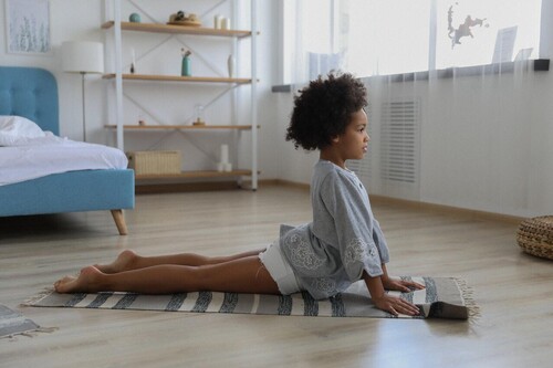 11 beneficios del yoga para los niños y siete vídeos para practicarlo en casa