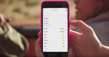 Snapchat acaba de lanzar las historias de grupo, ¿cuánto tardará Facebook en replicarlas?