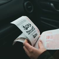 Una jubilada ganó 83,5 millones en la lotería. El Gobierno no le deja cobrar el dinero por haber comprado los números online
