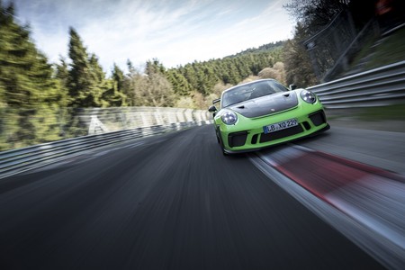 En video: ¡El Porsche 911 GT3 RS se devora Nürburgring en 6:56.4 minutos!