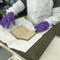 Marie Curie murió hace 92 años. Sus cuadernos personales siguen enterrados bajo capas de plomo por un buen motivo 