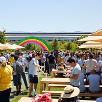 Ganar el sorteo de la WWDC es como conseguir el billete dorado de Willy Wonka. Eso sí, Apple pone la entrada, el resto te lo pagas tú 