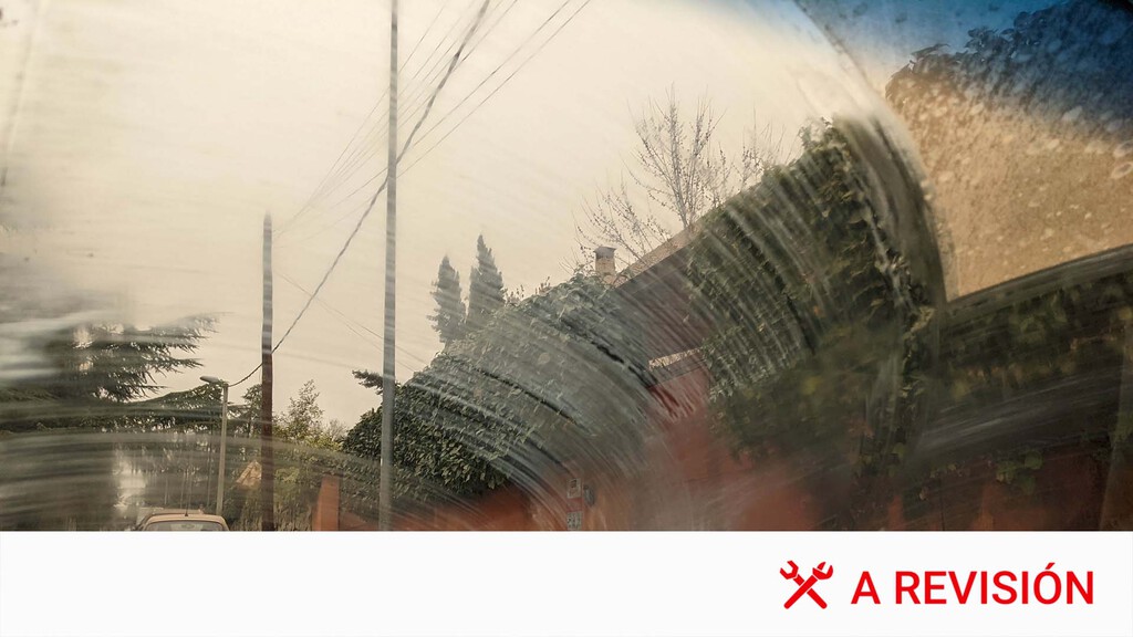 Mi coche ha dejado de echar líquido lavaparabrisas y es imposible limpiar la luna delantera. Lo he solucionado con un alfiler