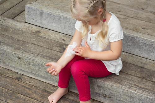 Un tercio de los afectados por psoriasis son niños: ¿qué es y cómo afecta esta enfermedad en la infancia y adolescencia?