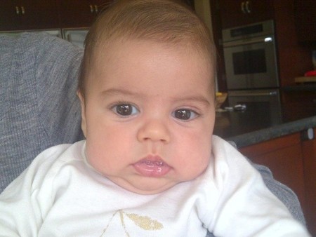 Shakira, nunca digas de este agua no beberé y no enseñaré mil fotos de mi hijo