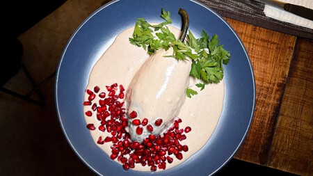 Probamos 4 chiles en nogada en CDMX y nuestro favorito es de un restaurante que pocos conocen: tiene el relleno más delicioso y tradicional