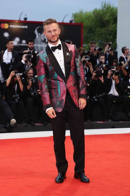 Paolo Stella se rinde ante el color para la premire de 'A Star Is Born' en Venecia