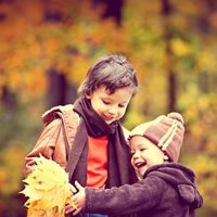 Las siete cosas curiosas que los niños coleccionan como si fueran grandes tesoros (¡y que los padres debemos conservar!)