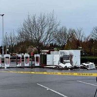 Una explosión revienta un supercargador de Tesla en el enésimo ataque vandálico contra la marca de Elon Musk. El FBI ya lo trata como "terrorismo doméstico"
