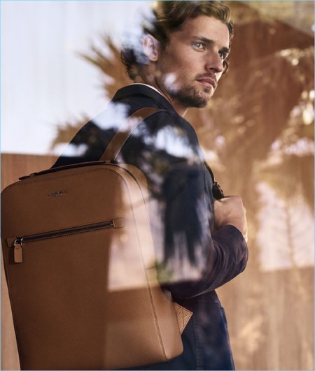 Michael Kors hace del backpack un must utilitario y chic para la primavera