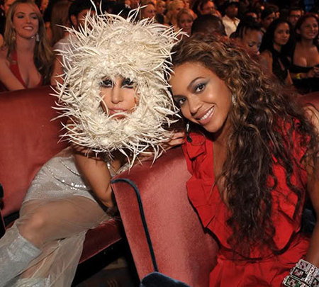 Lady Gaga y Beyoncé presentan el videoclip de 'Video Phone'