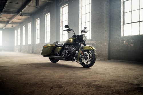 El estilo bagger siniestro se apodera de Milwaukee con la Harley-Davidson Road King Special