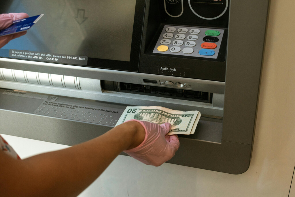Este australiano se hizo millonario en semanas por un error informático en su banco: descubrió cómo conseguir dinero ilimitado en su cuenta . Noticias en tiempo real