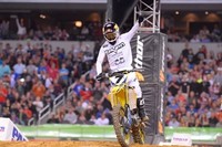 Segunda victoria consecutiva del año para James Stewart en Arlington